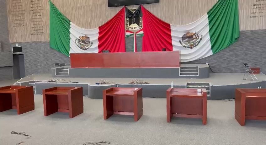 Diputados ignoran la sesión y alistan mudanza