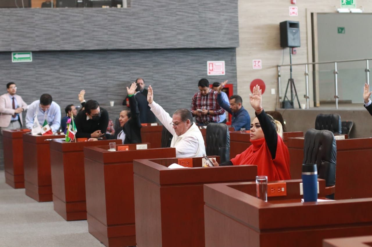 Aprueban en "Fast track" reforma para remover a titular de la ESAF