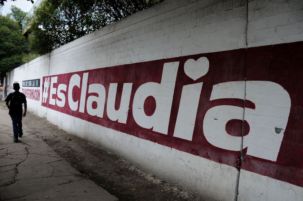 Acusa AMLO a INE de censurar a Sheinbaum