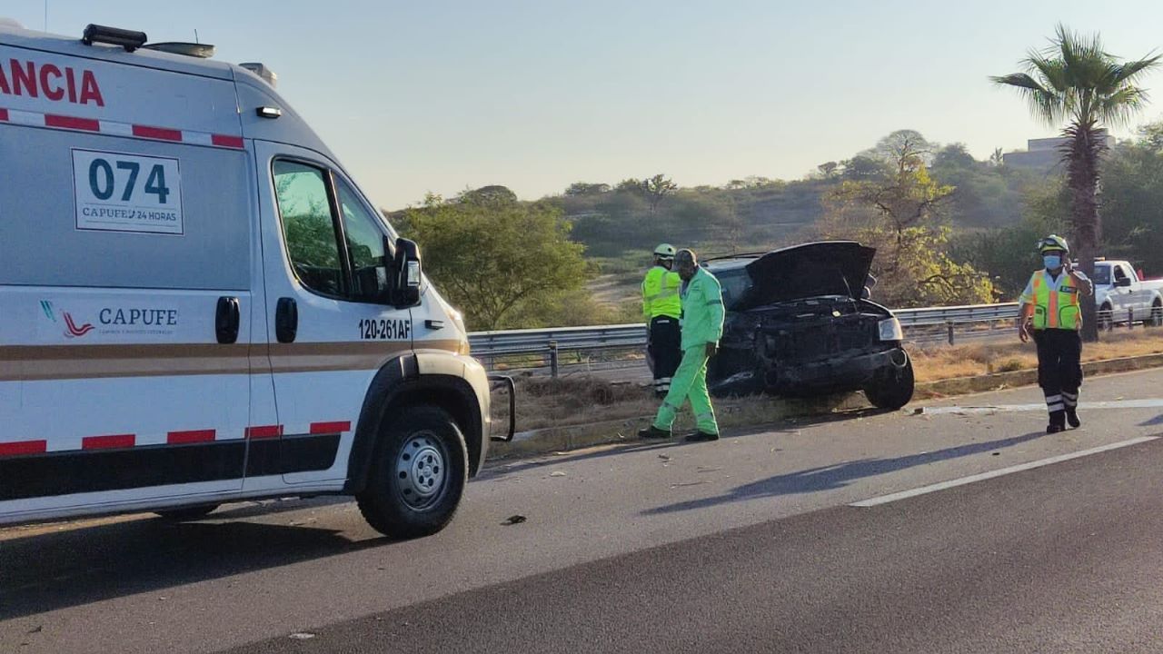 Accidente en autopista del Sol deja al menos dos heridos