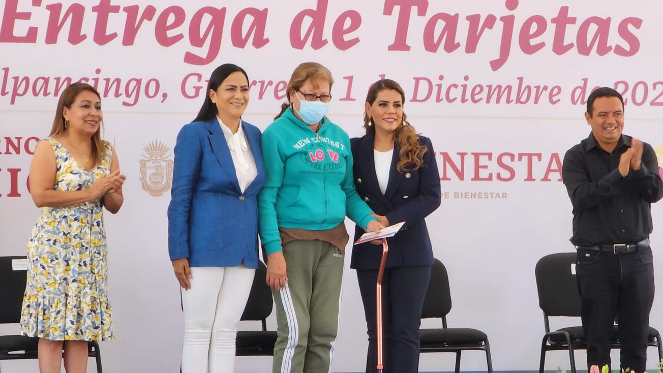 Entregan tarjetas para el Bienestar en Guerrero