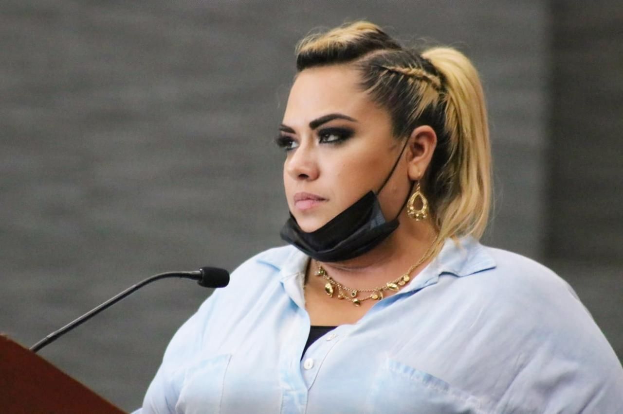 Más de ochenta personas bloqueadas por diputada