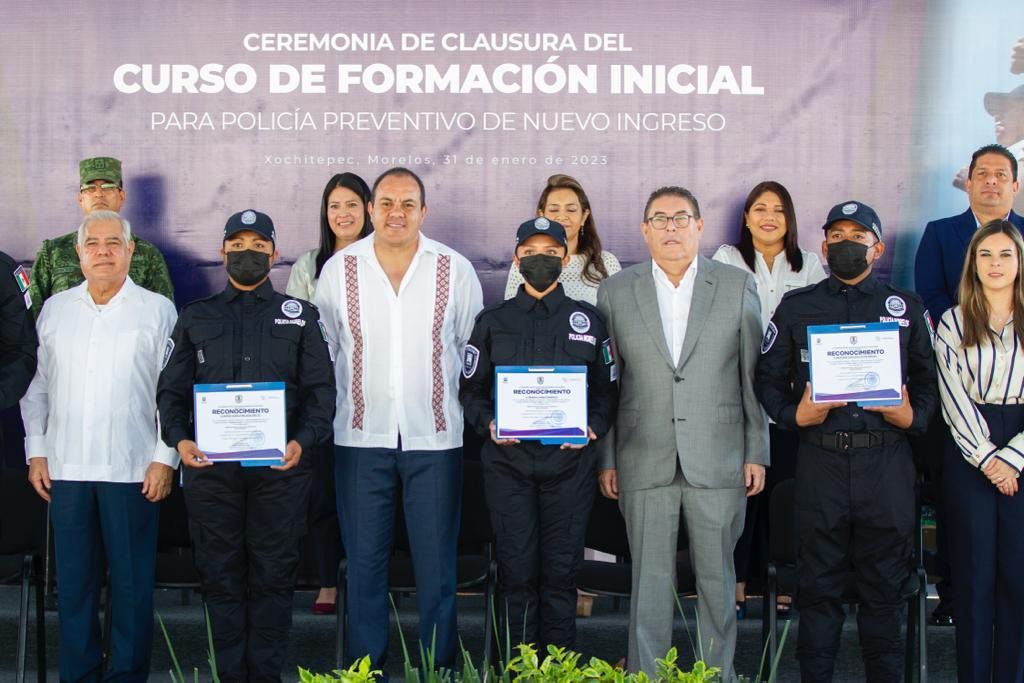 Víctor "el Wero" Mercado es padrino de generación de nuevos policías preventivos