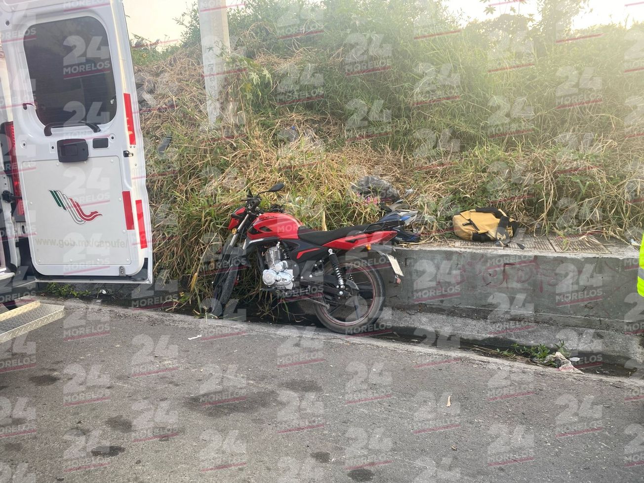 Se accidenta bombero en la México - Acapulco