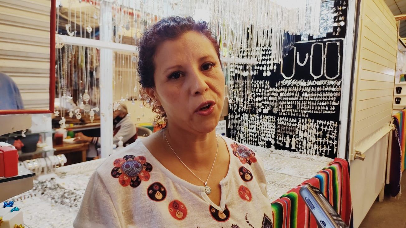 Roban mercancía y pagan con billetes falsos en mercado de Plata