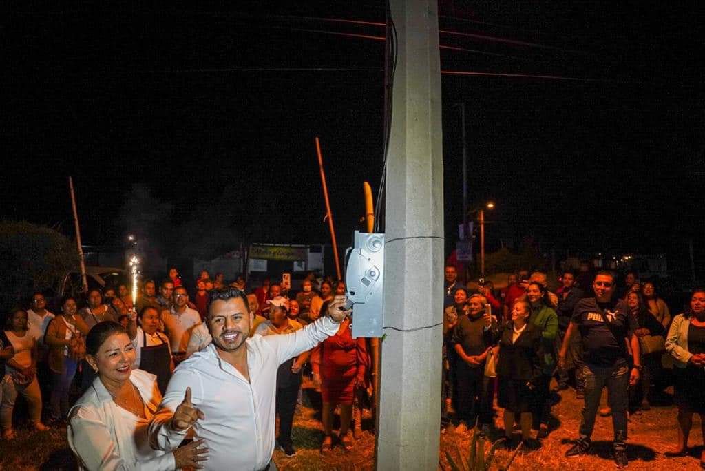 Enciende presidente de Xochitepec 50 luminarias en Alpuyeca