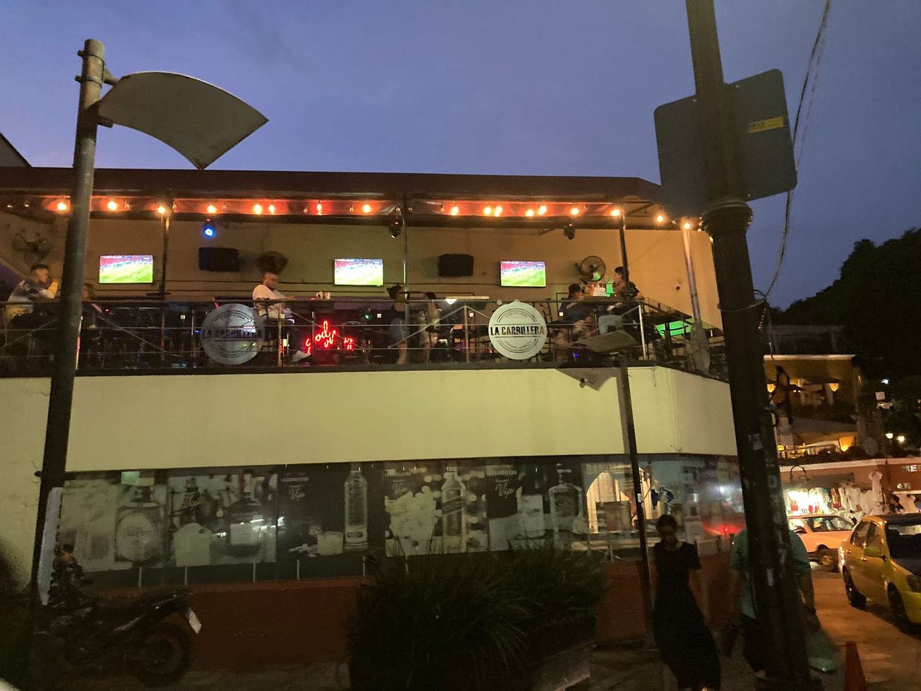 (Video) Golpean a cliente de bar en centro de Cuernavaca por no dejar propina