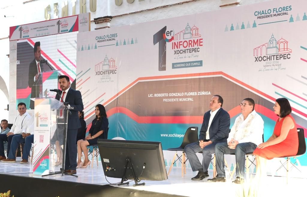 Rinde su primer informe de gobierno "Chalo" Flores, presidente municipal de Xochitepec