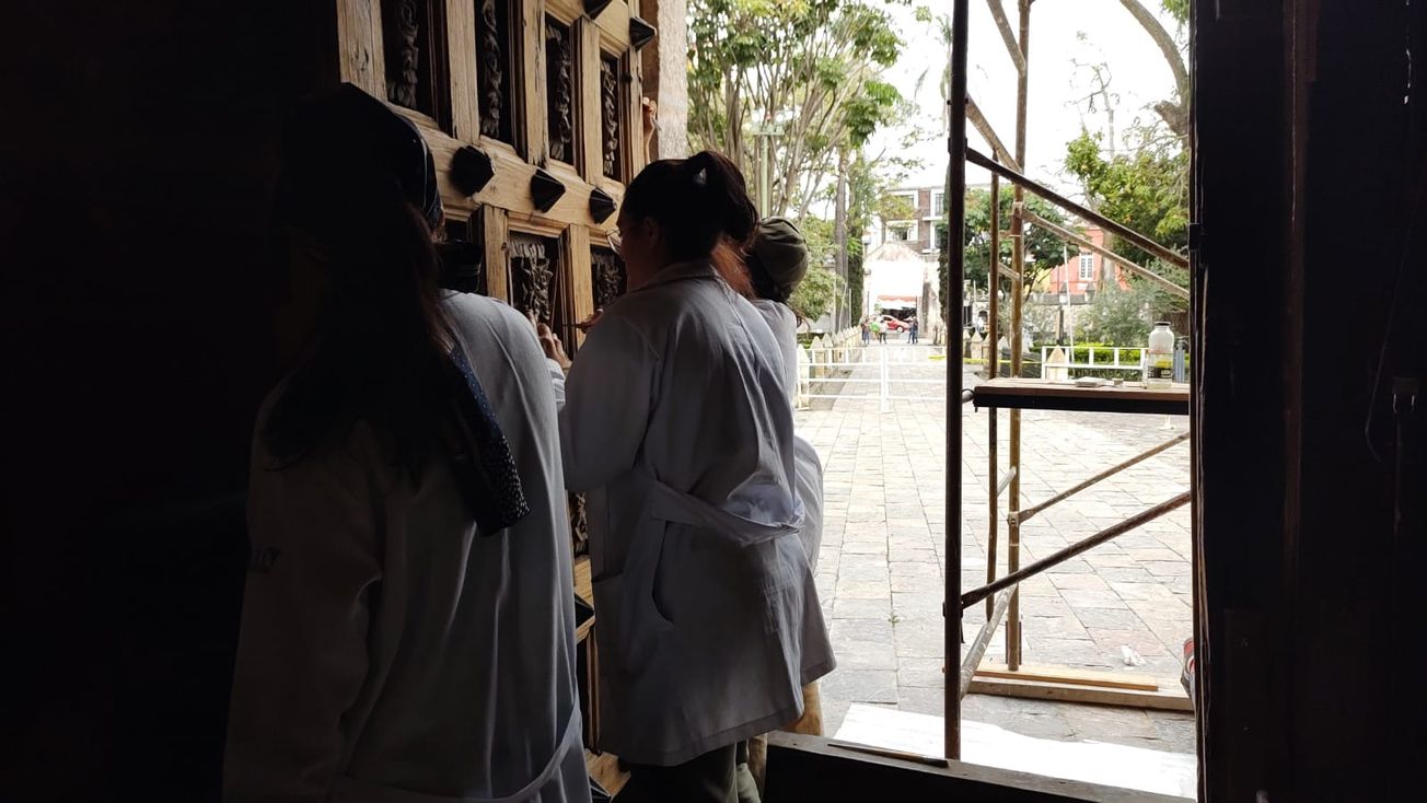 Trabajan por la restauración de las puertas de la catedral en Cuernavaca