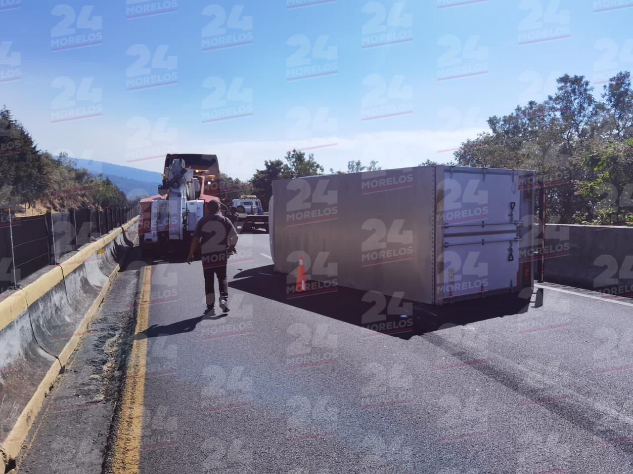 Volcamiento en la autopista México Cuernavaca