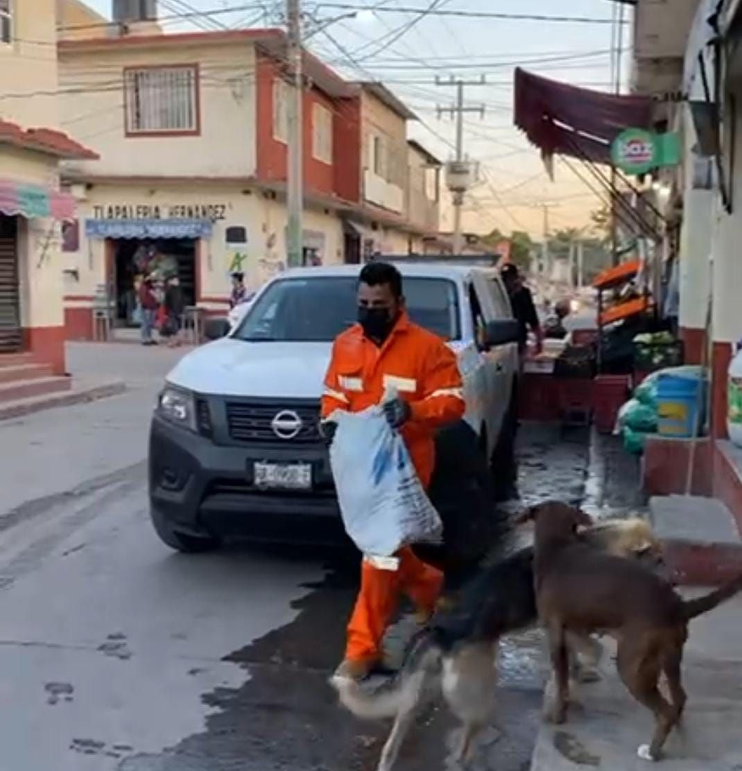 Inicia sus labores Chalo Flores apoyando a la brigada de recolección de basura
