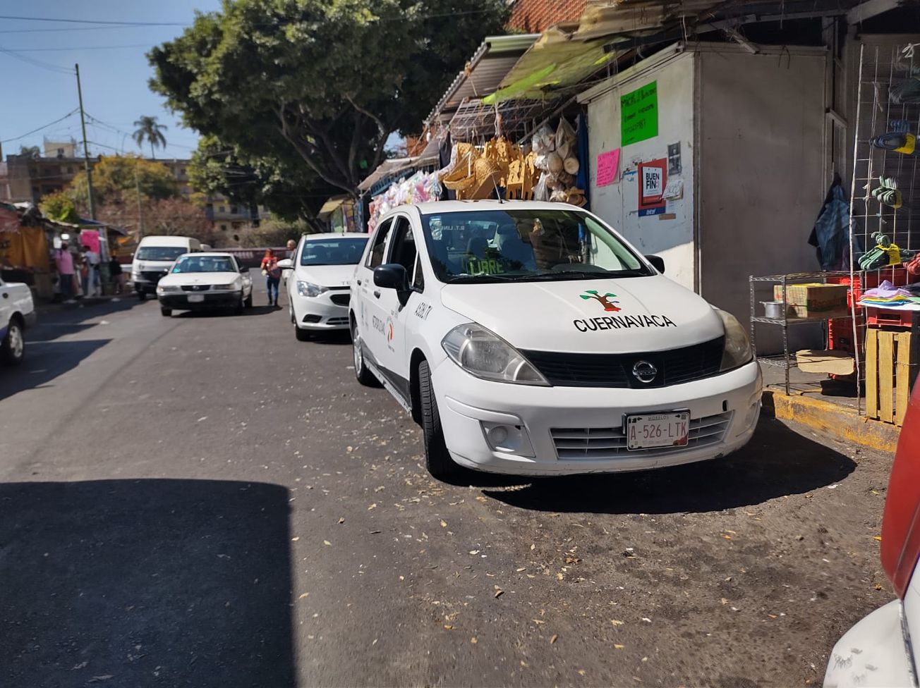 Taxistas llegan a perder más de 200 pesos por bloqueos en la Ciudad