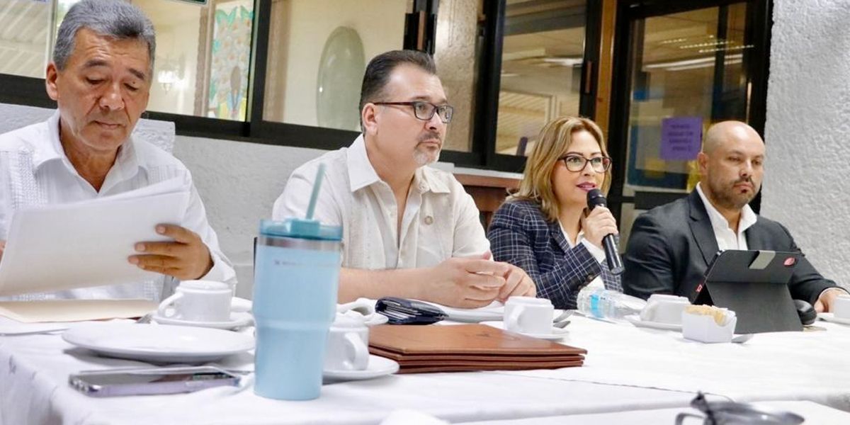 Lucy Meza se reúne con empresarios