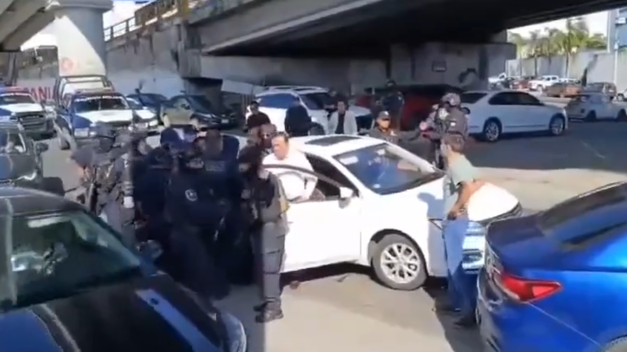 (VIDEO) Así fue la detención de Homero "N", funcionario de la FGE Morelos
