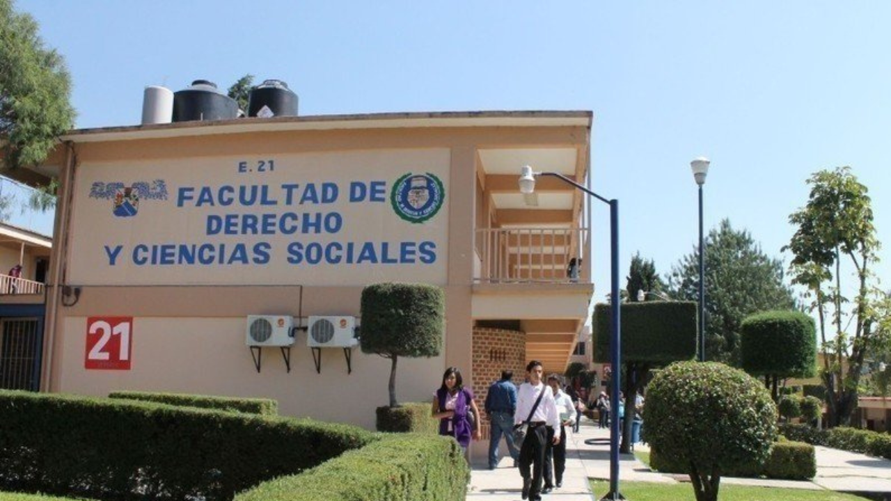 Estudiantes de FDyCS de UAEM exigen renuncia de su directora, Graciela Quiñones