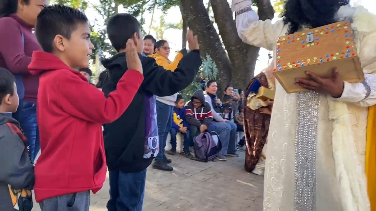 ayuntamiento de cuernavaca regala veinte 20 mil juguetes a niño en dia de reyes magos