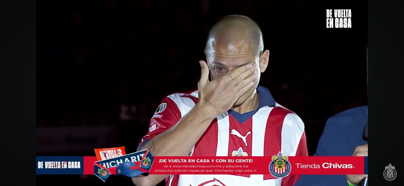 Emotiva bienvenida a Chicharito en Guadalajara