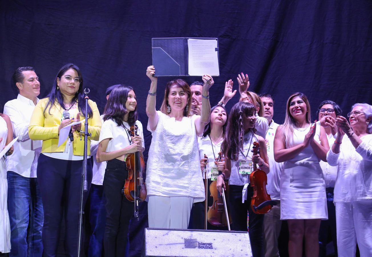 Entrega el colectivo ciudadano MporMorelos “Declaratoria de Paz” a Margarita Saravia