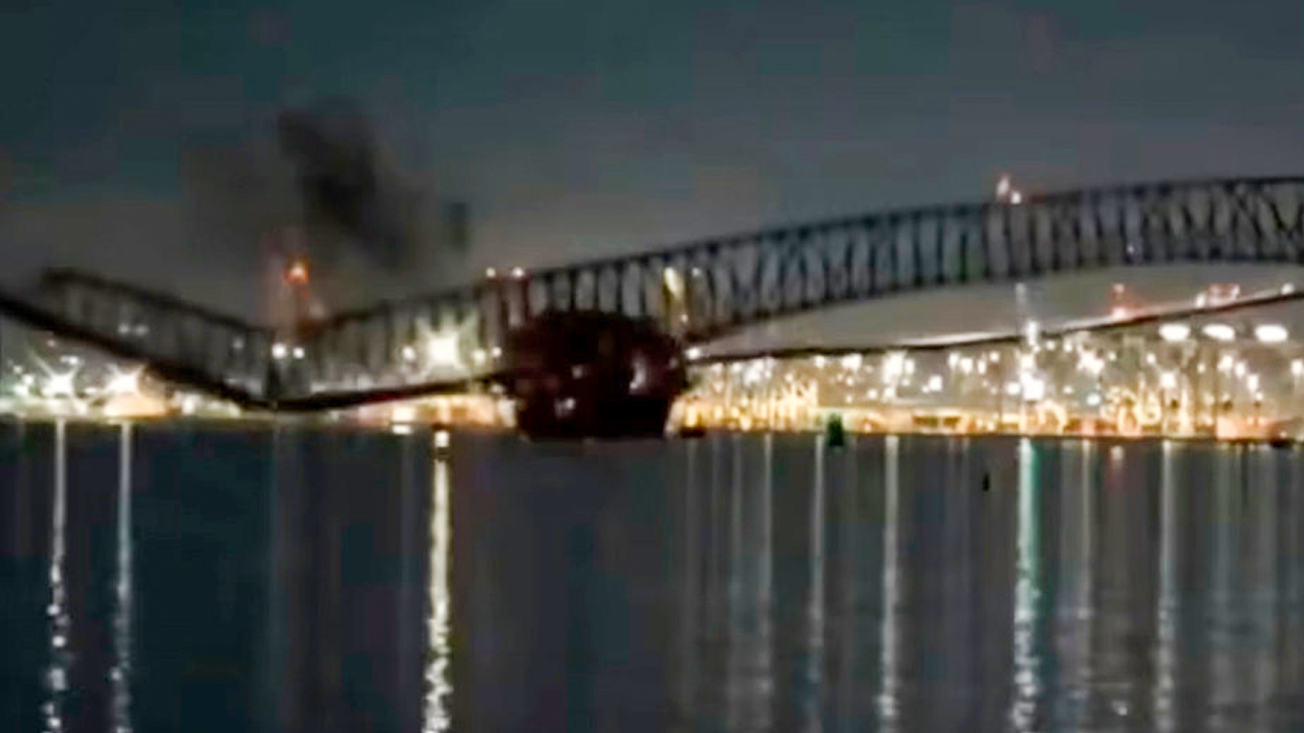Barco carguero derrumba el puente de Baltimore; declaran estado de emergencia