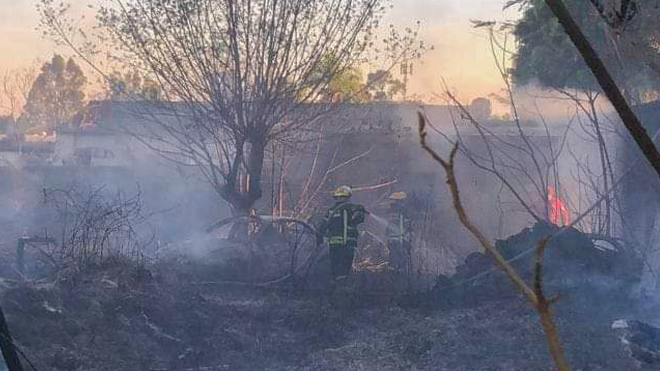 Bomberos de Cuernavaca Contienen Incendio en Av. 10 de Abril