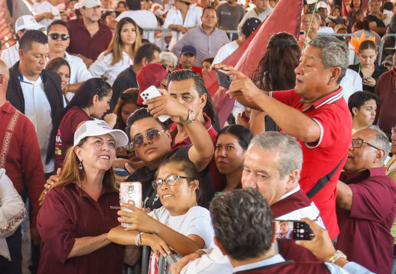 Habitantes de Temixco van con Margarita González Saravia