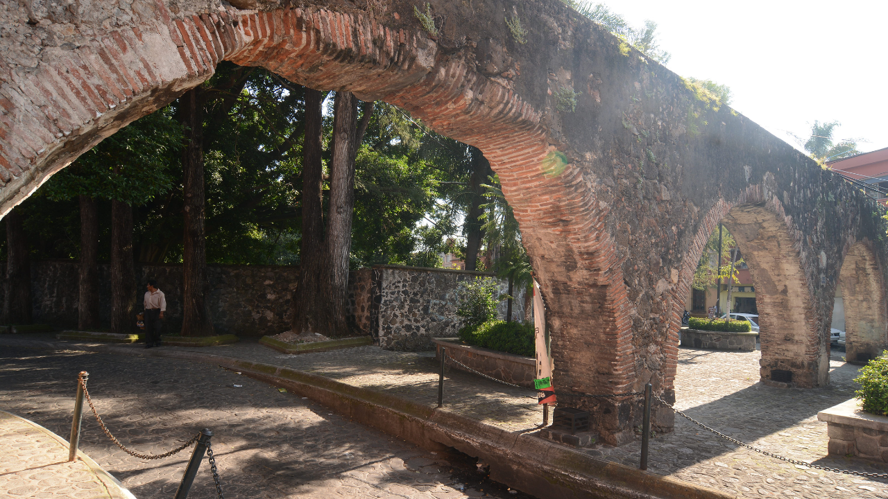 Inician los trabajos de reparación del acueducto en Cuernavaca