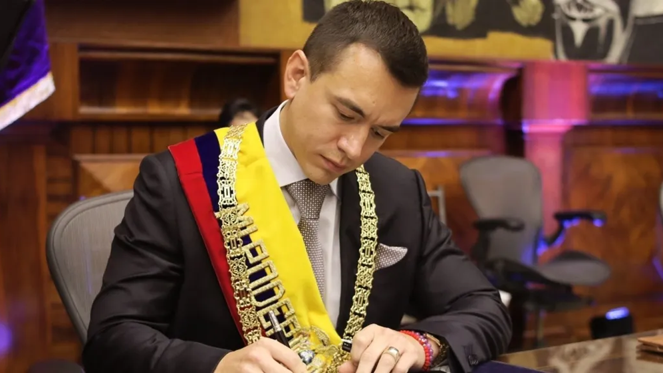 Ecuador anuncia el cierre de sus consulados en México