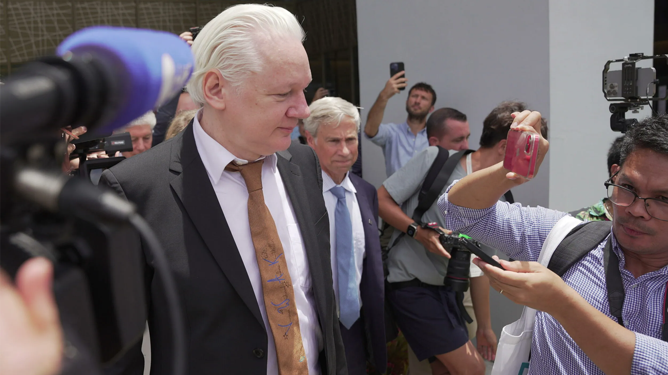 Julian Assange es liberado después de 14 años; se dirige hacia Australia