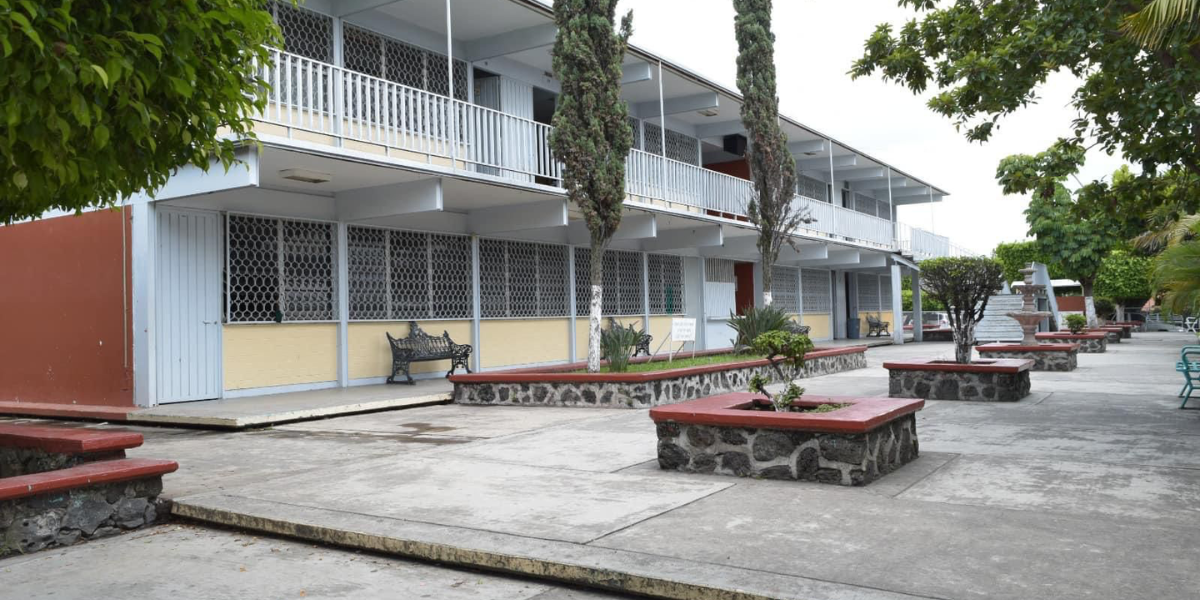 Las escuelas son usadas como albergues por su ubicación segura.