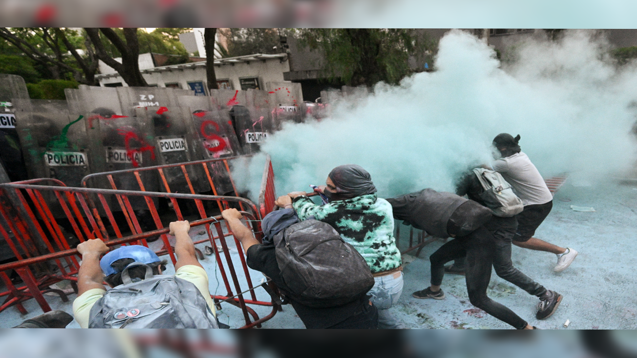 Protestas en la Embajada de Israel en México dejan 3 policías heridos