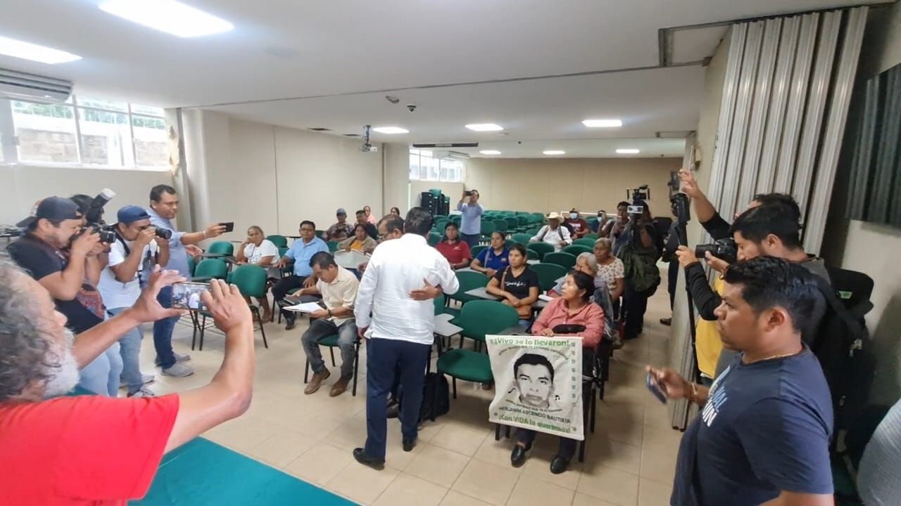 Padres de los 43 exigen que el Poder Judicial aclare la desaparición de videos