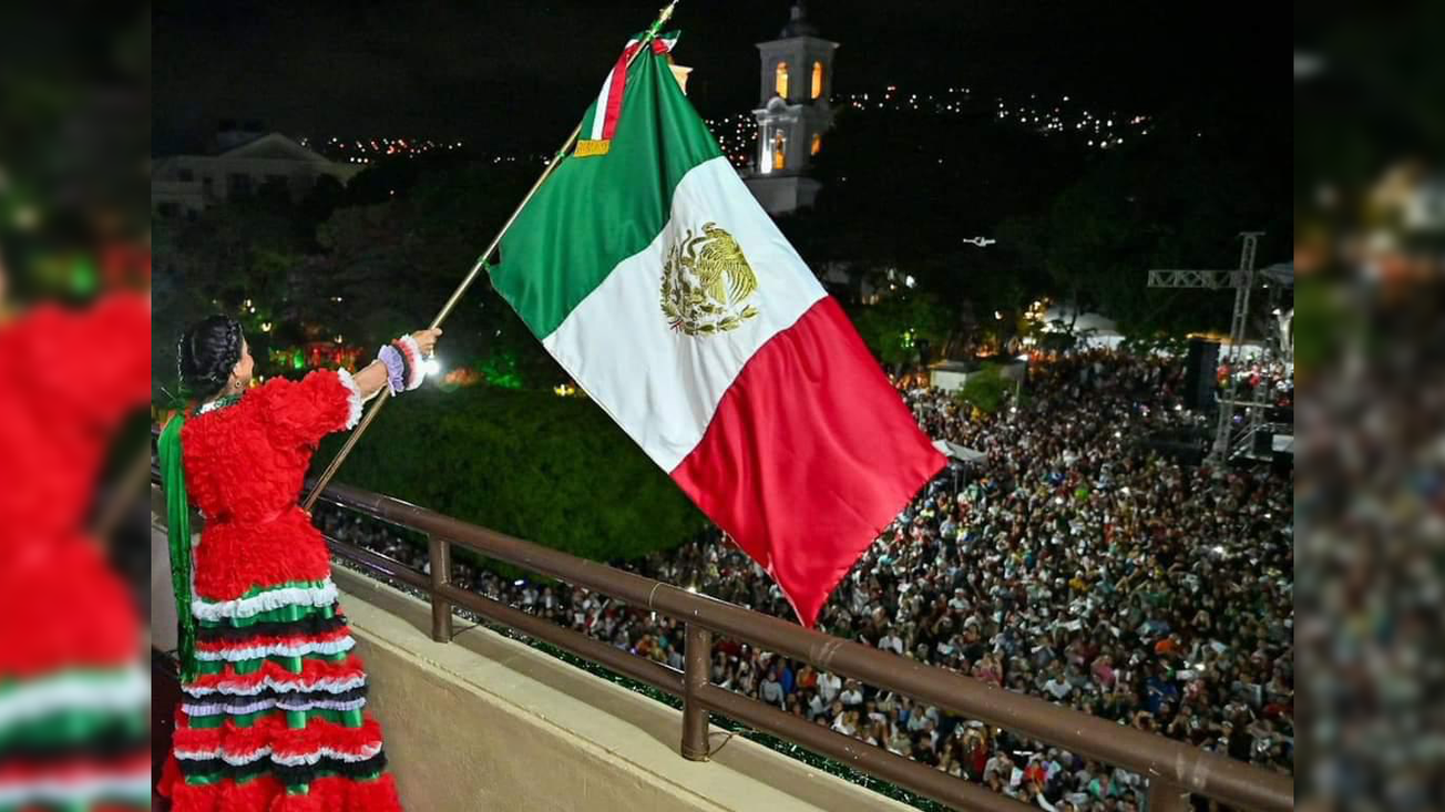 Alcaldesa de Chilpancingo dio grito de independencia en el Zócalo a petición de la gente