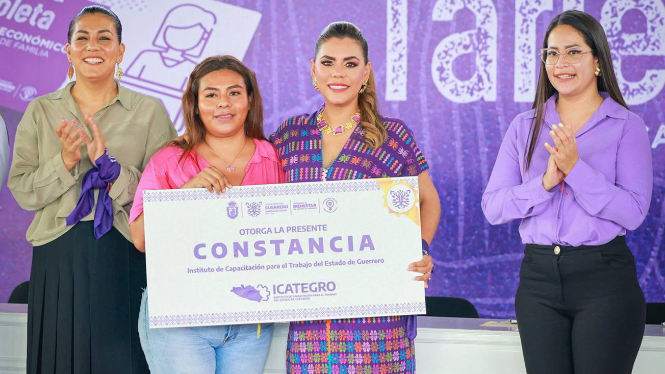 Gobernadora Evelyn Salgado Entrega Certificados del Programa Tarjeta Violeta