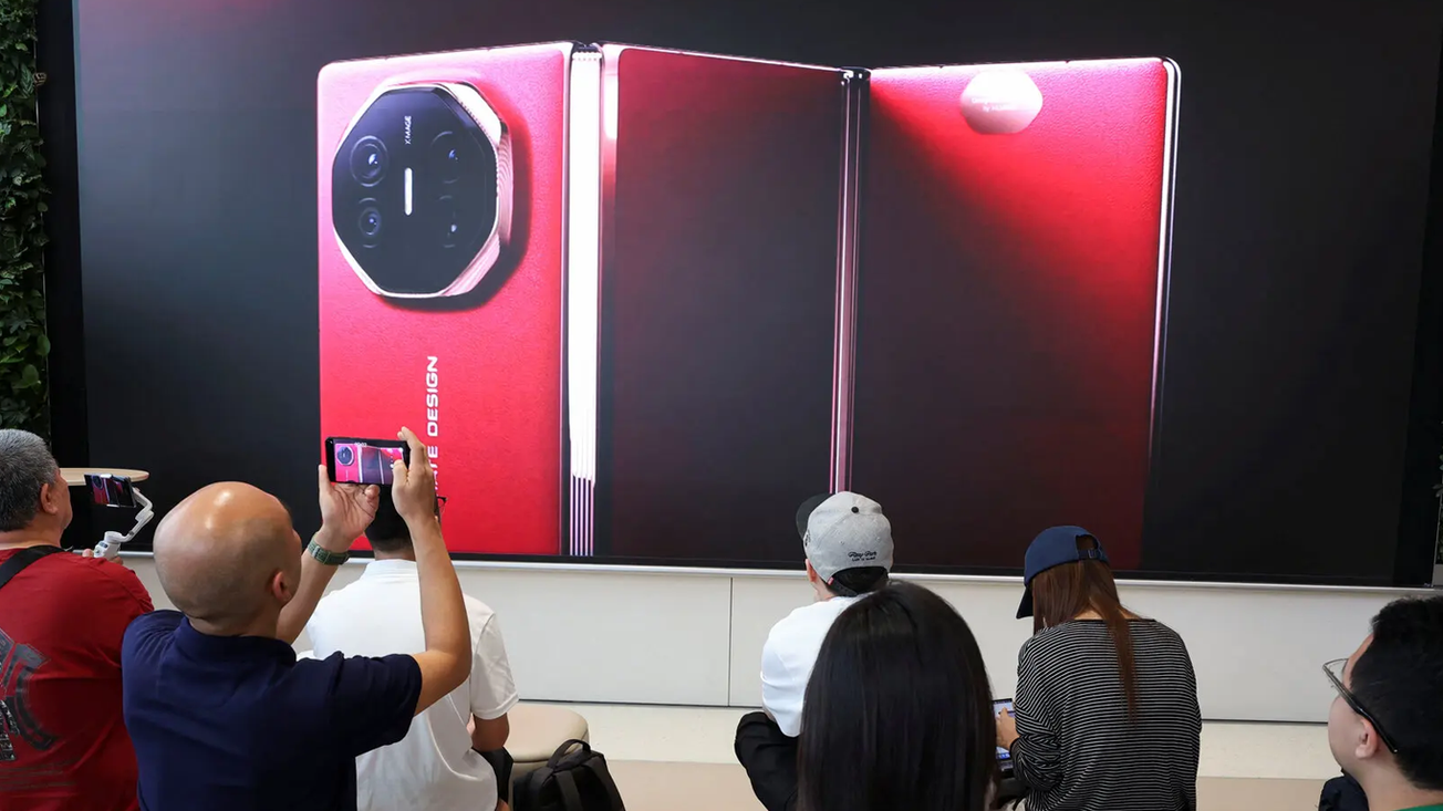 Huawei Mate XT: El Primer Teléfono ‘Tríptico’ del Mundo