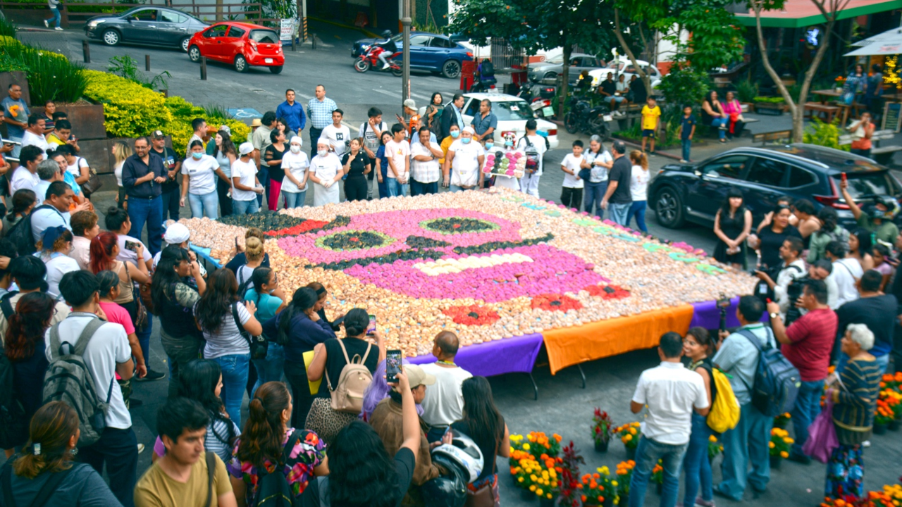 Con catrín monumental, Ayuntamiento de Cuernavaca convoca a la Expo "Día de muer*tos 2024"