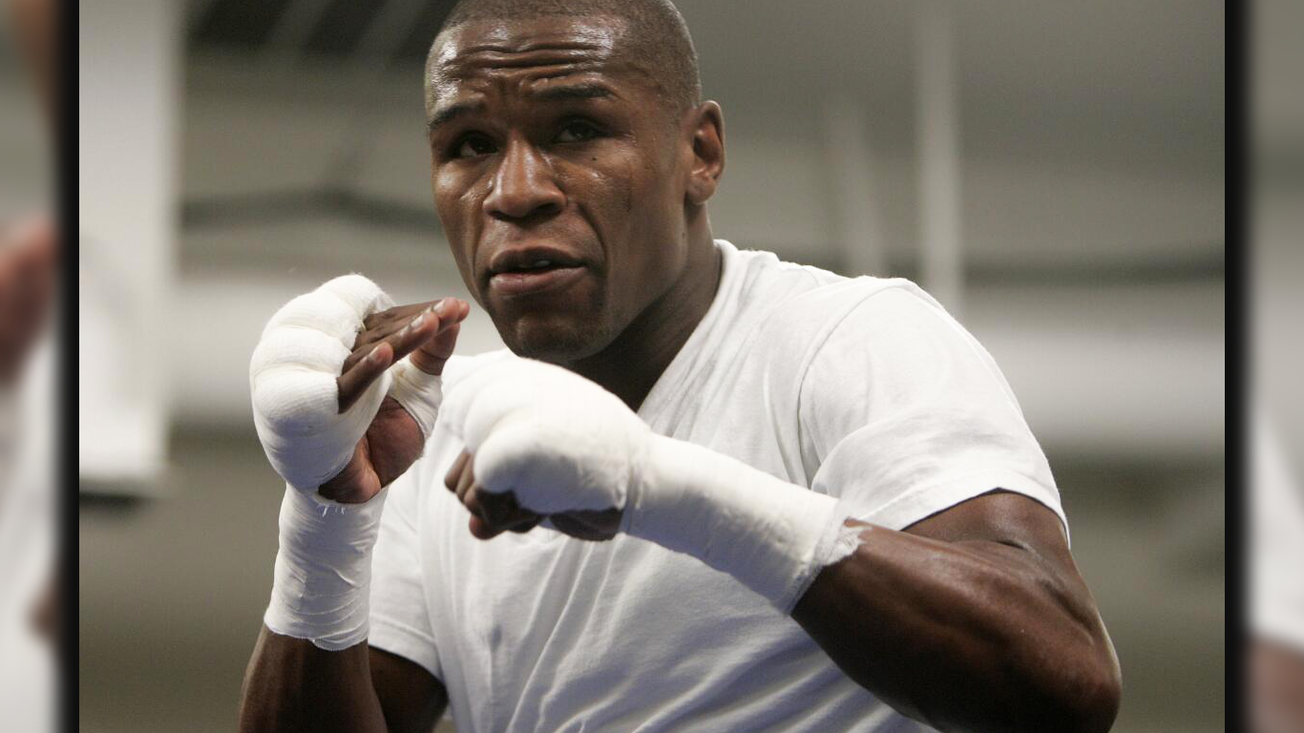 Floyd Mayweather es demandado por agredir a una bailarina en Las Vegas