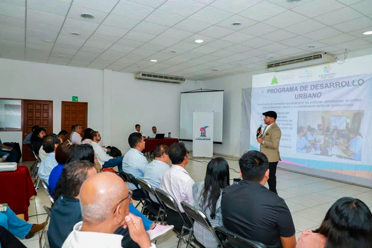 Alcalde de Xochitepec comparte experiencias sobre administración municipal exitosa