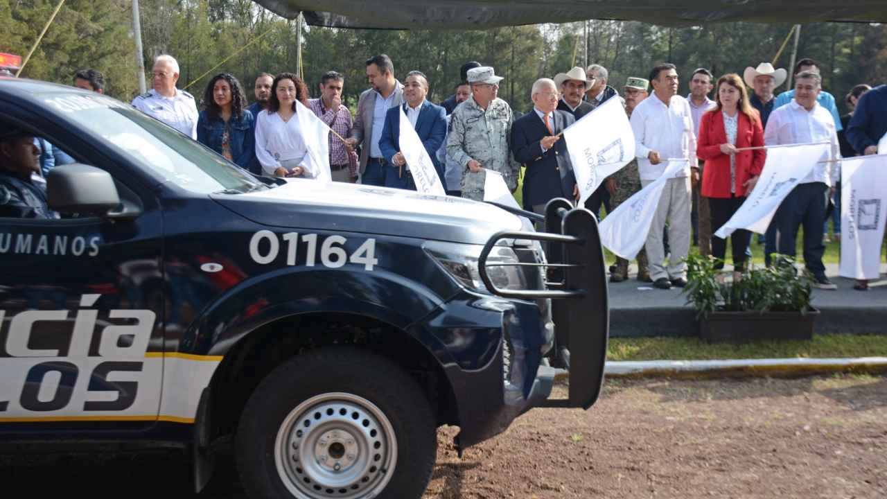 Dan "banderazo" de salida de nuevas patrullas en apoyo a la seguridad