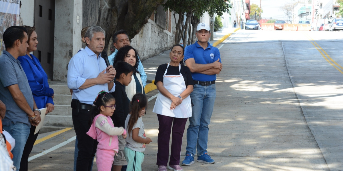 Después de años de abandono, inaugura Urióstegui reconstrucción de bajada Chapultepec