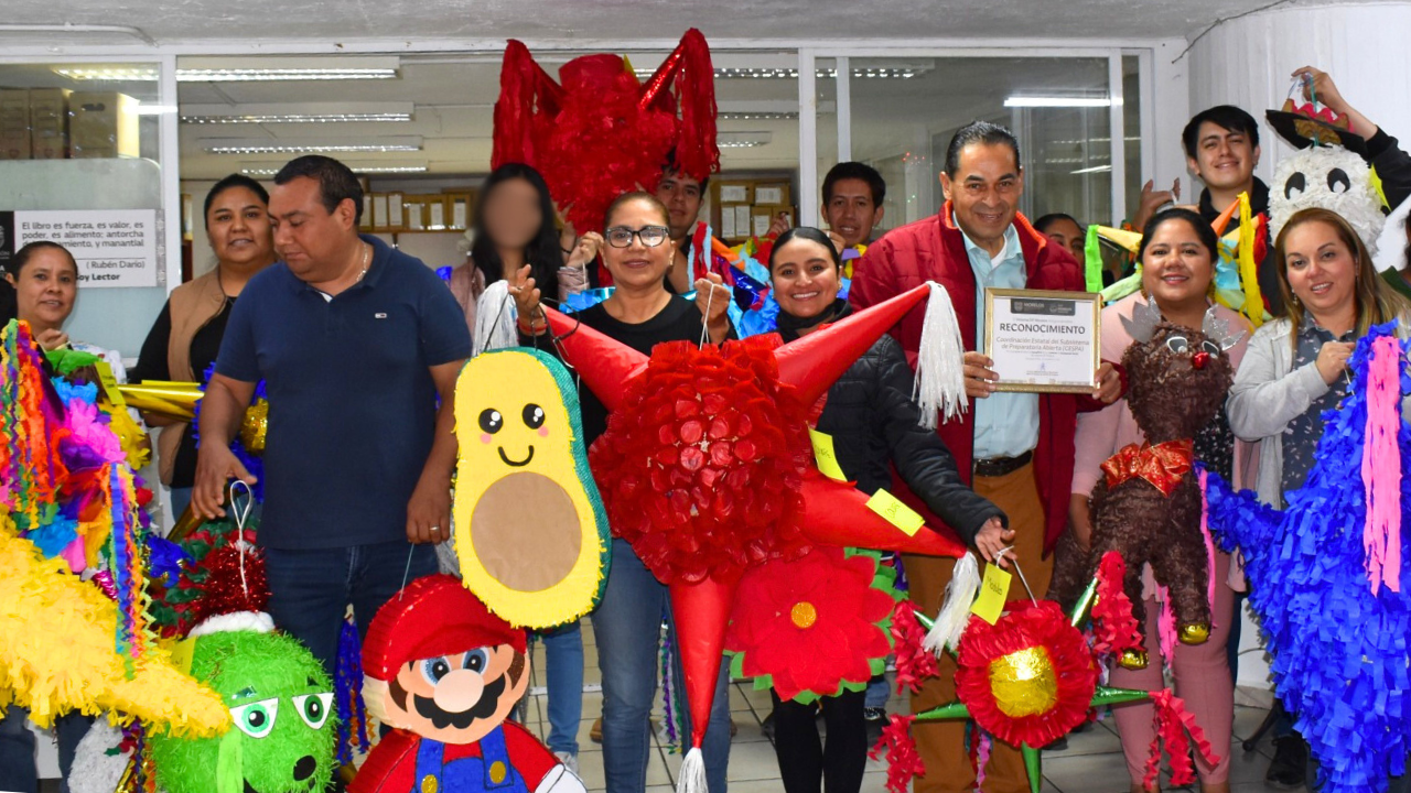 SEP Morelos promueve la creatividad entre los estudiantes del CESPA con la realización de piñatas