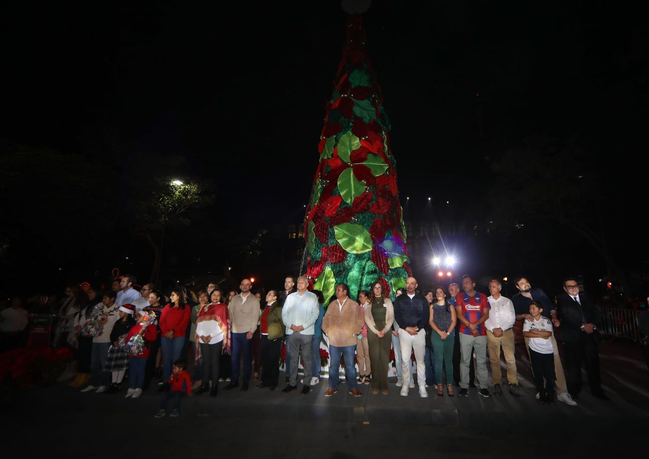 Morelos Inicia la Temporada Navideña con el Encendido del Árbol en Cuernavaca