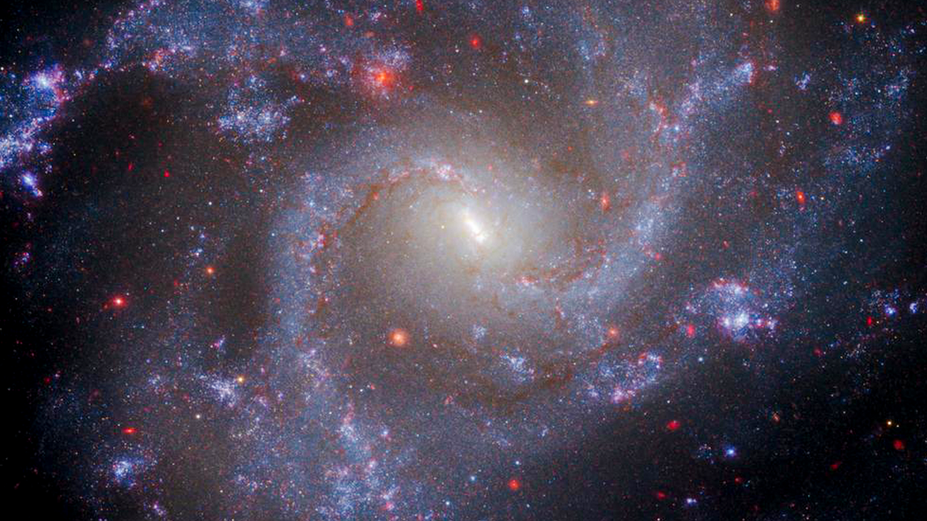 Misterio de la expansión del universo se profundiza con nuevos datos del Hubble