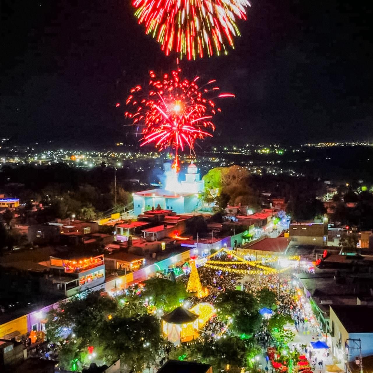 Xochitepec recibe diciembre con caravana y encendido del Árbol Monumental