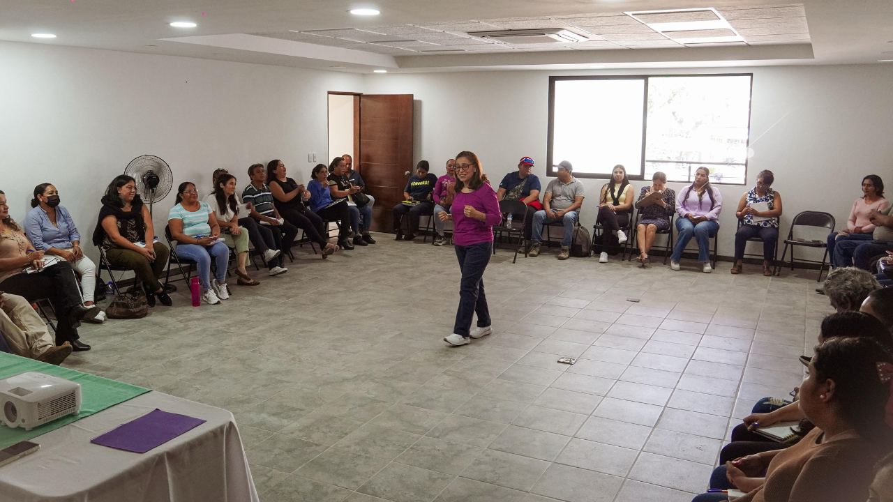 Capacitan a funcionario de Emiliano Zapata en materia de igualdad de género