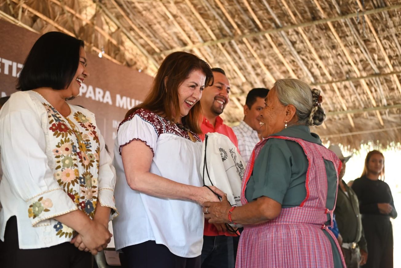 Margarita González Saravia pone en marcha campaña de Alfabetización para Mujeres Rurales