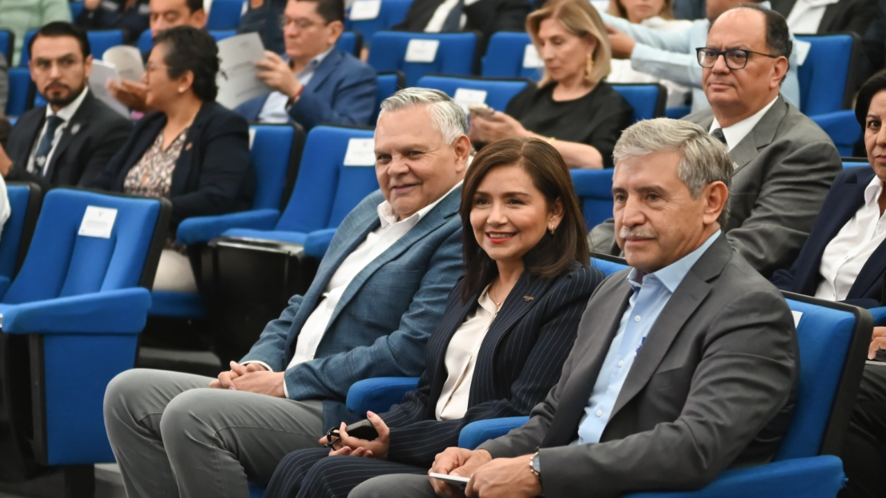 Reconoce José Luis Urióstegui liderazgo de la rectora Viridiana León, en su primer año al frente de la UAEM
