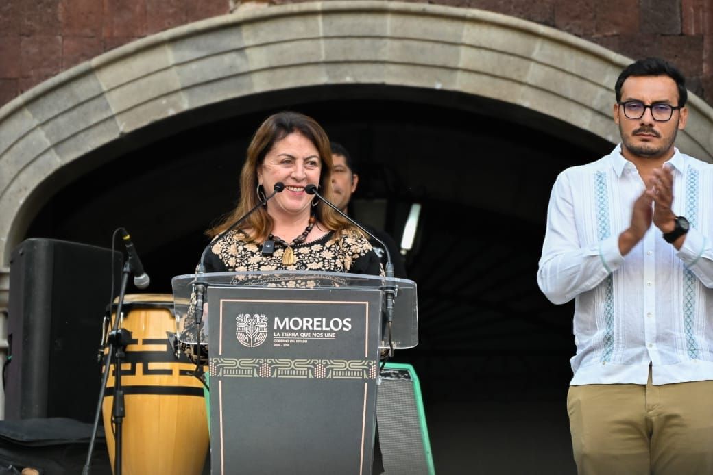 Margarita González Saravia oficializa cambio de nombre de Plaza de Armas