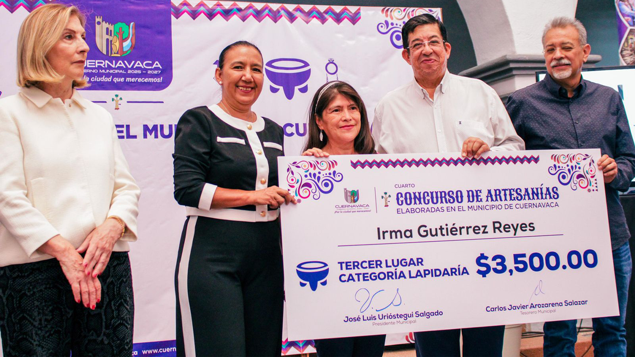 Ayuntamiento premia a 18 artesanos de Cuernavaca por su visión artística