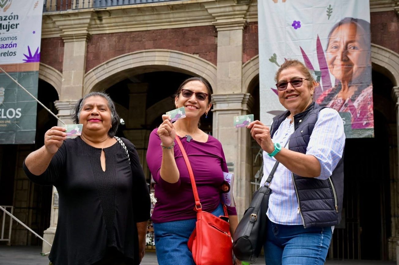 Reciben mujeres tarjeta "Corazón de Mujer" en Cuernavaca y Jiutepec
