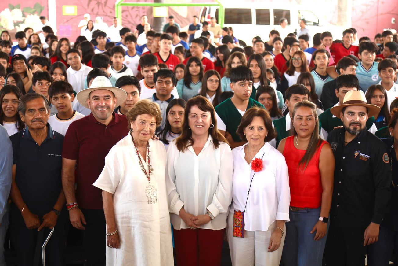 Inaugura Margarita González Saravia primer Congreso de la Juventud
